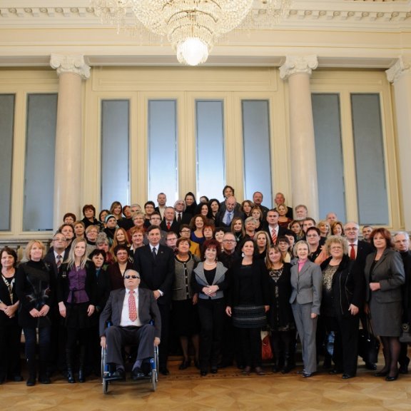 Srečanje humanitarnih organizacij s predsednikom države, december 2013. (Foto Nebojša Tejić / STA)